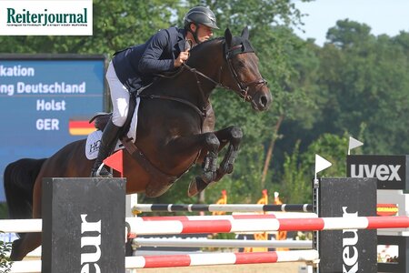 Richard Vogel und Clou sprangen zum Sieg bei den siebenjährigen Springpferden. | Foto: Bischoff