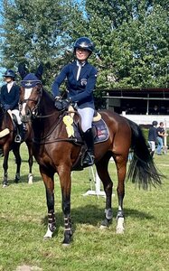 Liv Gunzenhäuser und Chanel. Foto: privat