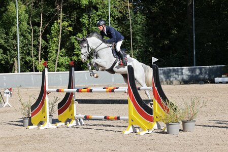 Hansi Dreher sichert sich den Sieg im Schopfheimer S-Springen. 