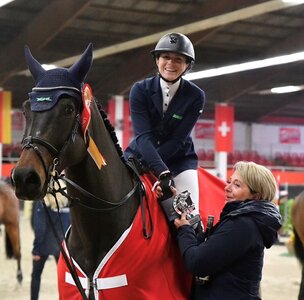 Pia Reich und \"Leo\" sprangen in Linz direkt zum Sieg. Foto: Instagram