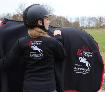 Ab sofort ist ein Restposten der 8er-Team Kollektion 2022 erhältlich.  Ab sofort ist ein Restposten der 8er-Team Kollektion 2022 erhältlich.