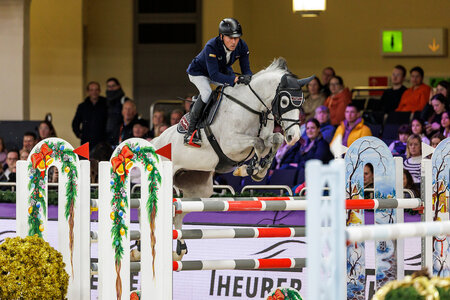 Hans-Dieter Dreher sprang zum Auftakt des Frankfurter Festhallen Reitturniers auf Platz drei. | Foto: Lafrentz Hans-Dieter Dreher sprang zum Auftakt des Frankfurter Festhallen Reitturniers auf Platz drei. | Foto: Lafrentz