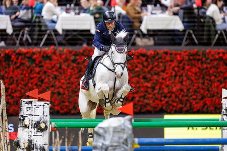 Platz vier in Basel und im Weltcup-Finale dabei: Hans-Dieter Dreher und Elysium. Foto: Lafrentz Platz vier in Basel und im Weltcup-Finale dabei: Hans-Dieter Dreher und Elysium. Foto: Lafrentz