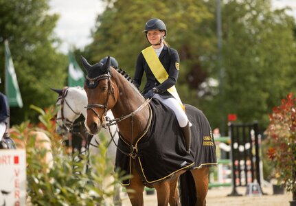 In Schutterwald erhielt Elena Malin Reitzner ihr Goldenes Reitabzeichen. | © Foto: Rea Burkart