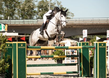 Luisa Meidinger mit ihrer neunjährigen Stute One Sniper  | © Rea Burkart 