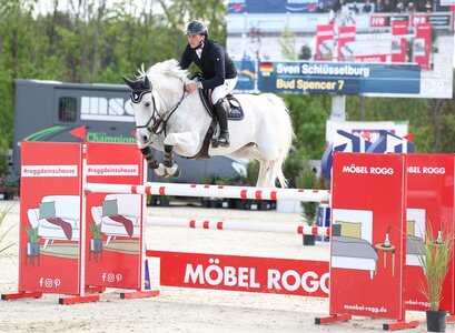 Bud Spencer unter Sven Schlüsselburg. | © Roger Müller