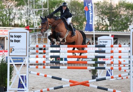 Deva v. Schlösslihof und Adrian Schmid spielen nur so mit der Höhe. | © Roger Müller