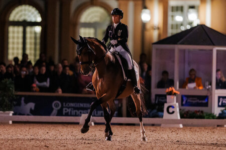 Isabell Werths Emilio wurde beim Pfingstturnier in Wiesbaden aus dem Sport verabschiedet.  | © Foto: Lafrentz