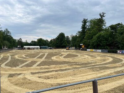 Der Sandplatz des Reitervereins wurde bereits saniert und bietet wieder top Bedingungen für die Reiter. | © privat