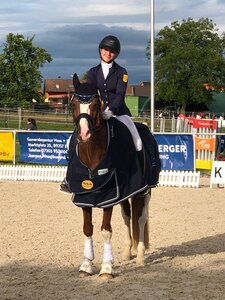 Pia Dangel siegte in der L-Dressur von Dettingen. | © Knisel-Eberhard