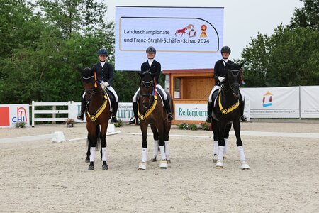 Die strahlenden Landeschampions 2024: Glamourous Gigi, Snickers und Barbossa (v.li.) | © Doma
