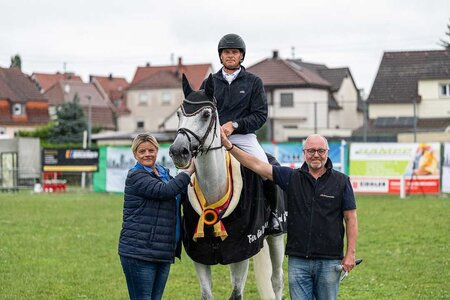 Jan Müller verabschiedet seinen Charly Champion  | © www.bambifotografie.de
