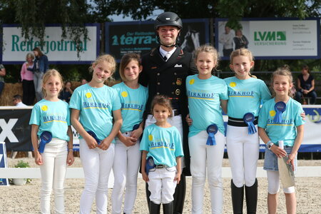 Mittendrin statt nur dabei - Jetzt für die Kindereskorte beim Birkhof-Dressurfestival bewerben. | © D. Matthaes