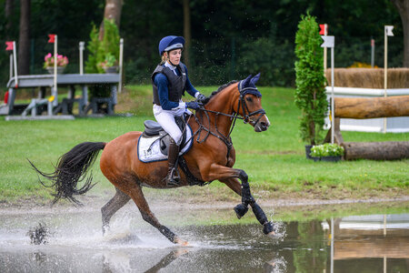Caralyna und Sarah Schmierer zeigen sich in Warendorf stark. | © Equitaris