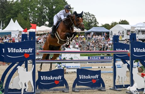 Sieg im Großen Preis: Elisabeth Meyer und Let it Shine | © Puschak