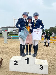 Die neue Landesmeisterin Anna Langöhrig und die Medaillengewinner Clara Lakotta und Ronja Wörz. | © privat