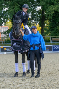 Pia Casper gewinnt die Kür und damit auch den Meistertitel der Jungen Reiter. | © Equitaris