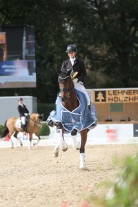 Loryn Würfel und Belissimo's Manniboy siegen im Finale Nürnberger Burg-Pokal 2024. | © D. Matthaes