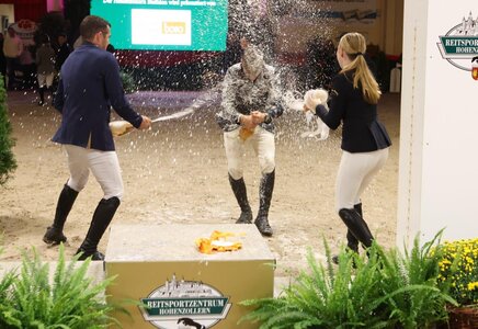 Prickelnde Dusche für Marvin Frey. | © Roger Müller