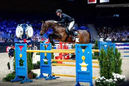 Mit Luft am Sprung. Richard Vogel und United Touch S in Lyon. | © Helen Cruden