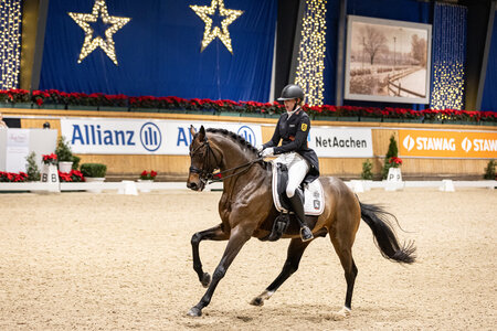 Lena Merkt und Sarotti Mocca-Sahne erreichen 73,5% in der finalen Kürwertung der Jungen Reiter und damit Platz drei. | © Jasmin Metzner Fotofgrafie Lena Merkt und Sarotti Mocca-Sahne erreichen 73,5% in der finalen Kürwertung der Jungen Reiter und damit Platz drei. | © Jasmin Metzner Fotofgrafie