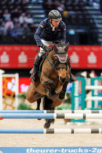 Hans-Dieter Dreher und Forpleasure du Moulin springen zum Sieg. | © Lafrentz
