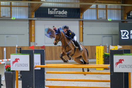 Luisa Sophie Roth platzierte sich mit Baileys in der Einlaufprüfung zum Finale des Bundesnachwuchschampionats der Ponyspringreiter. | © Equitaris