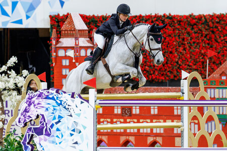 Sophie Hinners lieferte beim Weltcup Finale in Basel im ersten Springen das beste deutsche Ergebnis. | © Lafrentz