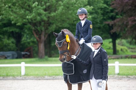 Laura Kohoutek und Der kleine Sunnyboy siegen bei der Qualifikation des Pony Dressur Masters in Bietigheim-Bissingen. | © Jessica Konrad