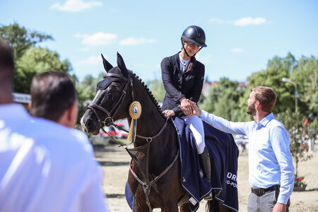 Strahlende Gesichter bei der Siegerehrung: Marie-Claire Olm | © Wolff