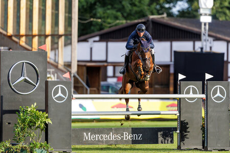 Armin Schäfer gelang mit Kjandor van Overis bei der DKB Pferdewoche in Hohen-Wieschendorf ein guter Auftakt. | © Lafrentz (Archiv)