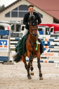 Freut sich über seinen ersten S-Sieg: Benny Fischer mit Nike Kikki. | © Janina Sanwald