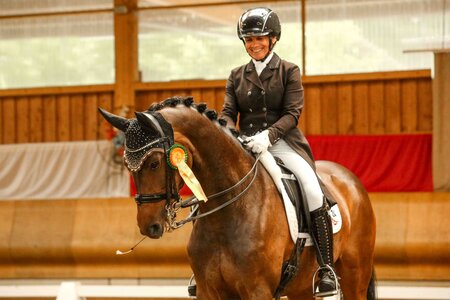 Andrea Dlugos freute sich in der ersten S*-Dressur von Schwendi über einen starken Doppelsieg. | © Janina Sanwald