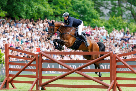 André Thieme und Paule entscheiden das 94. Deutsche Spring-Derby für sich. | © Lafrentz