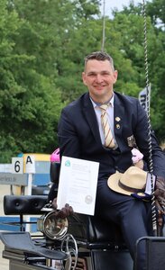 Patrick Harrer wurde mit dem Goldenen Fahrabzeichen für seine Erfolge ausgezeichnet. | © Herbert Rauser