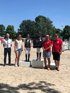 Madita Scharrenbacher ist die neue Landessiegerin der Pony Springreiter. Der zweite Platz geht an Maya Gruber. | © Knisel-Eberhard