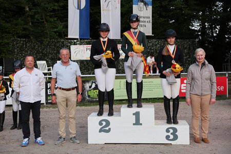 Große Freude bei der neuen Meisterin der Junioren. | © D. Matthaes