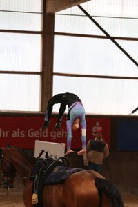 Jule Schönenberg holt heute in Zaisenhausen Platz fünf bei den Junior-Einzelvoltigierern  | © Gabriele Knisel-Eberhard (Archiv)