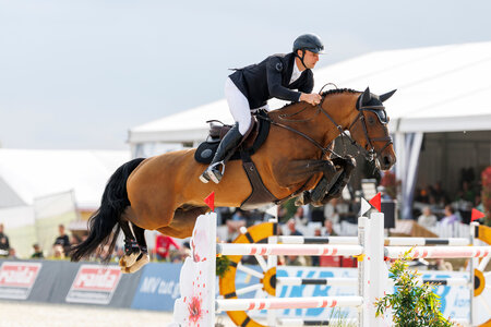 Die Zeit hätte auch heute für den zweiten Sieg für Richard Vogel und Phenyo van het Keysersbos beim diesjährigen CHIO Aachen gereicht. Durch Fehlerpunkte rangierten sie schlussendlich auf dem vierten Platz. Dabei bewiesen sie aber erneut, dass sie schnell durch den Parcours fliegen, wie bereits bei der DKB Pferdewoche 2025, wo dieses Archivbild entstanden ist. | © Lafrentz (Archiv)