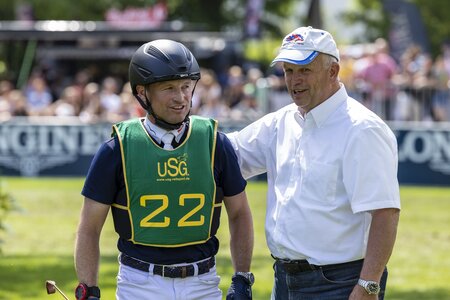 Joachim Jung (re.) - Vater und Trainer des Olympiasiegers Michael Jung (li.) - feiert heute seinen 70. Geburtstag. | © Lafrentz