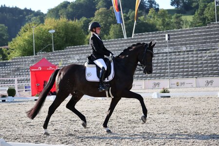 Clara Kohoutek und Dark Dancer reihten sich in der ersten Wertungsprüfung der Junioren auf dem Silberrang ein. | © D. Matthaes (Archiv)
