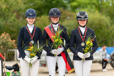 Die württembergischen U16-Meister in der Dressur | © Bambifoto