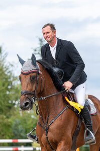 Stefan Hirsch siegt mit Urwill im zweiten S-Springen der Reiter und übernimmt damit die Führung in der Meisterschaftswertung. | © Claretta Lukas/ Bambifotografie