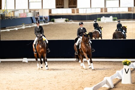 So strahlen S-Siegerinnen: Catrin Kurz und Regina Belz  | © Carolin G Fotografie