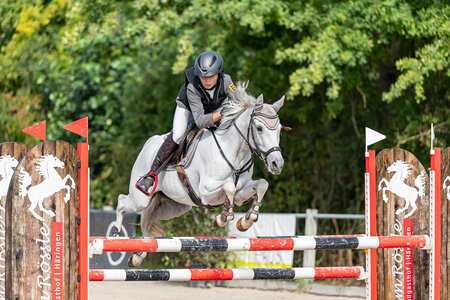 Moritz Steimle verteidigt mit Janne seinen Titel und wird erneut Württembergischer Meister der Pony-Springreiter. | © Claretta Lukas/Bambifotografie