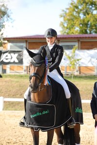 Glückliche Sieger: Katharina Schuster und Qence | © Sanja Schreiner