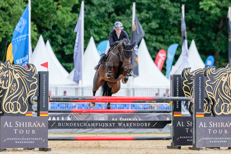 Pia-Luise Baur und Jack Blue sprangen bei den fünfjährigen Springpferden zum Sieg. | © Christian Beeck Pia-Luise Baur und Jack Blue sprangen bei den fünfjährigen Springpferden zum Sieg. | © Christian Beeck