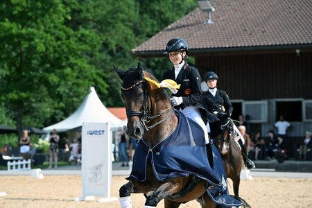 Jana Lang und Baron führten auch die Intermediaire I der letzten Station des iWEST Dressur Cups an. | © Dill