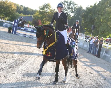 Der neue PSA-Champion Elton unter Pia-Luise Baur | © Roger Müller 