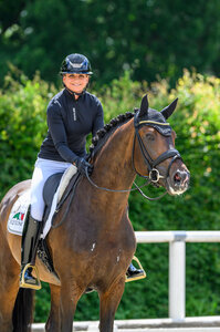 Dorothee Schneider mit dem Gestüt Famos-Beschäler Segantini FRH. | © www.Photo.Equitaris.de